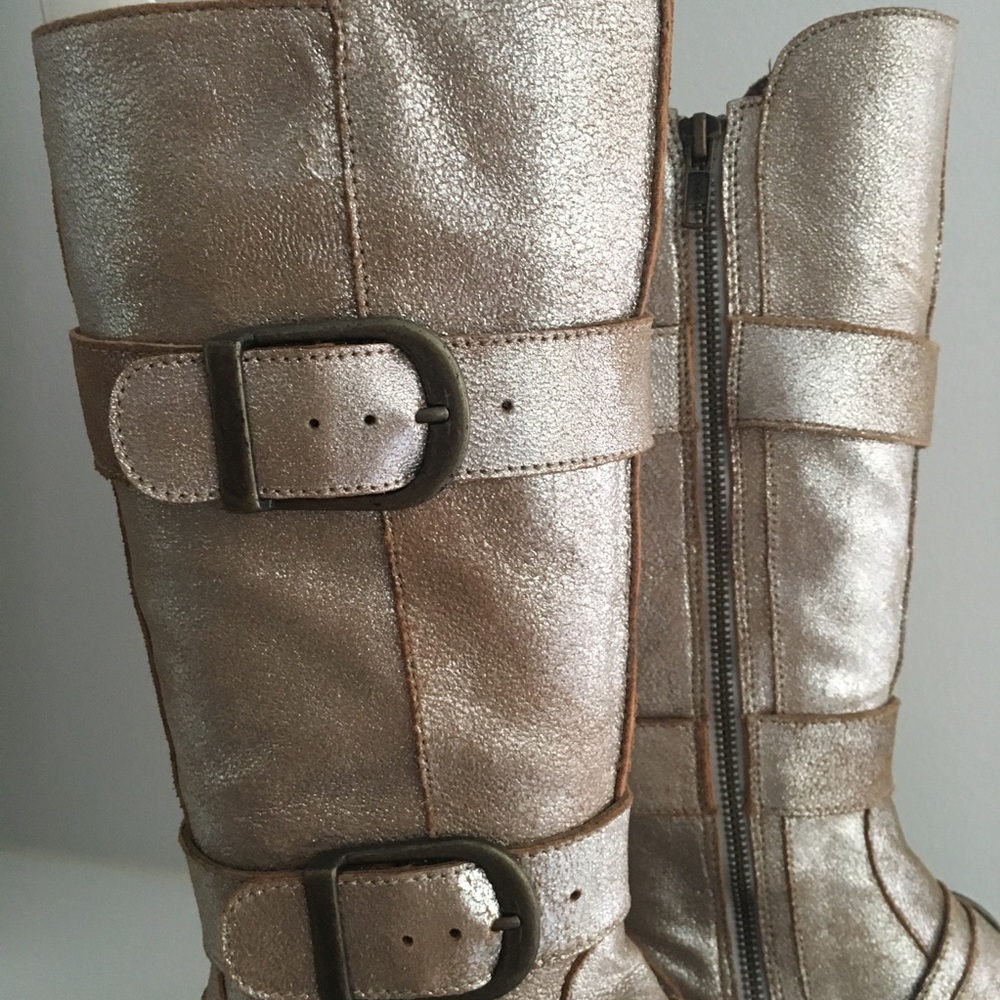 3 Buckle Distressed Silver Leather Moto Boot - Picture 4 of 7